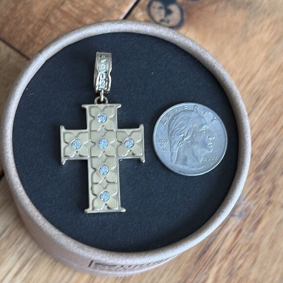 ESCADA cross pendant - Picture 5 of 5